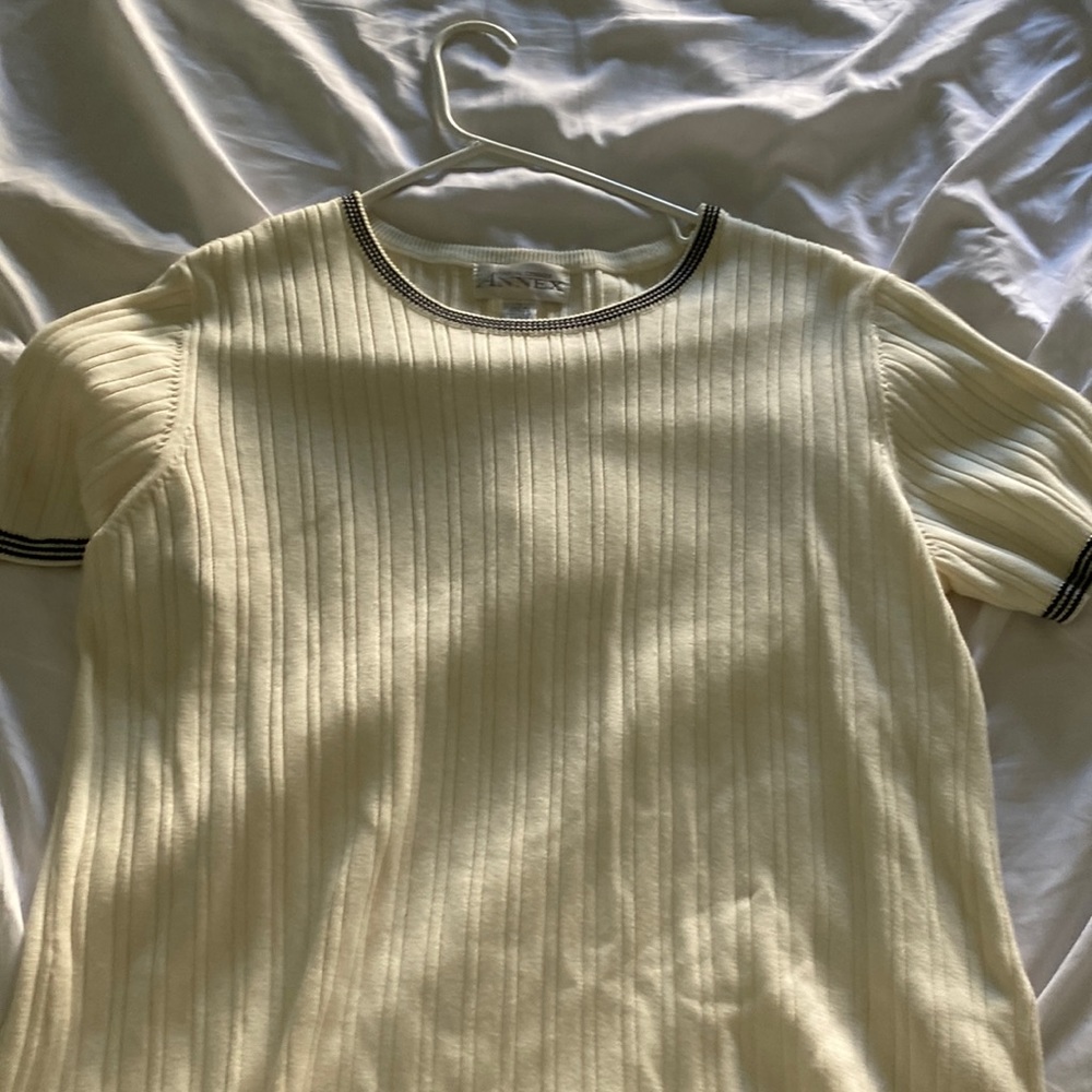 Short sleeve sweater shirt